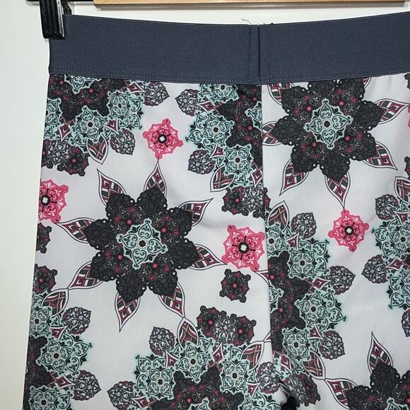 Onzie Flow Bike Shorts Color: Boho Love Print Woman's size Small/medium #285 - Picture 13 of 15